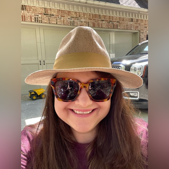 Meet your Posher, Erin - Picture 5 of 9